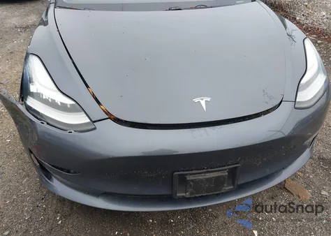 2019 Tesla Model 3 Long Range/Performance z USA, uszkodzony, nr VIN 5YJ3E1EB7KF413312